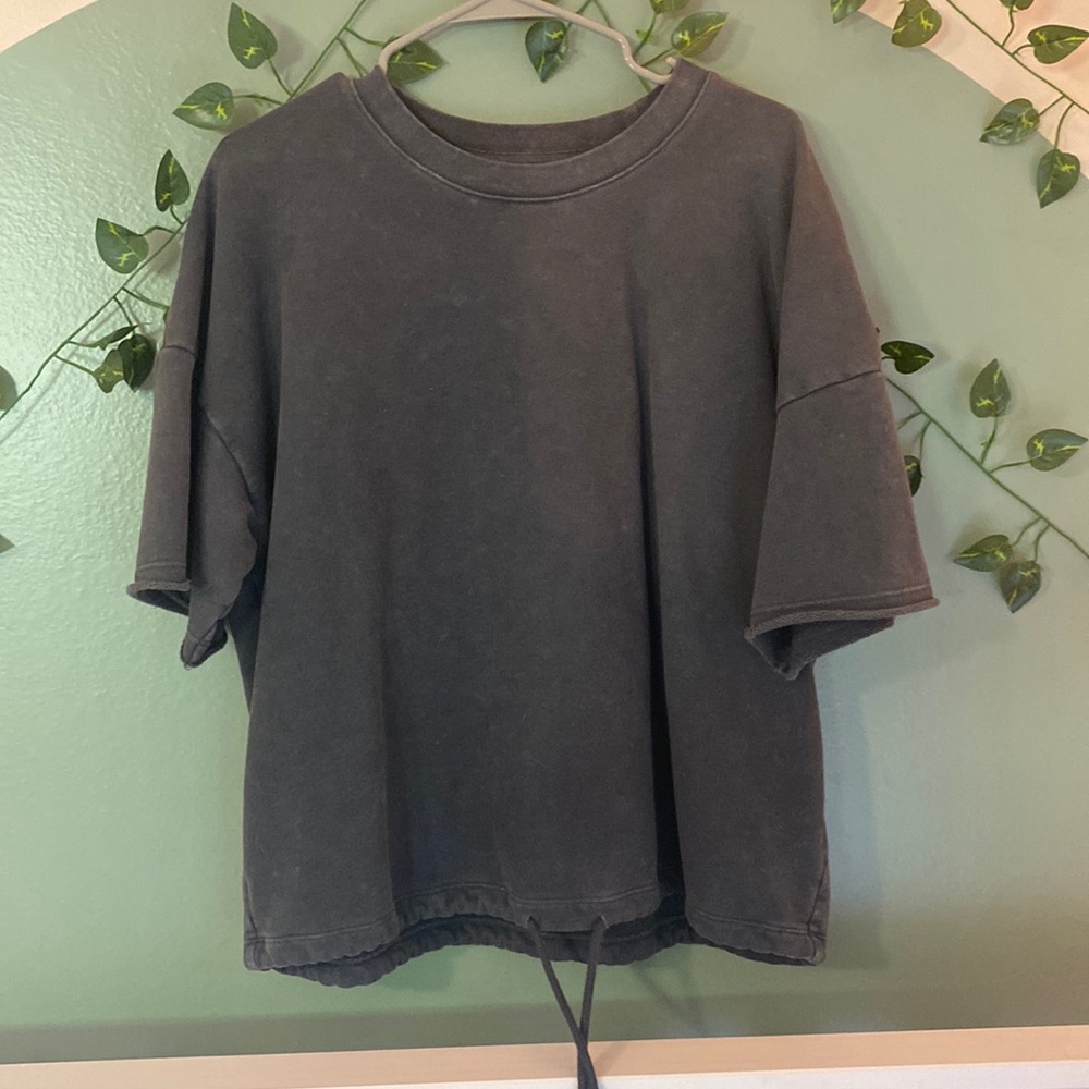 Draw string tee shirt sweatshirt
